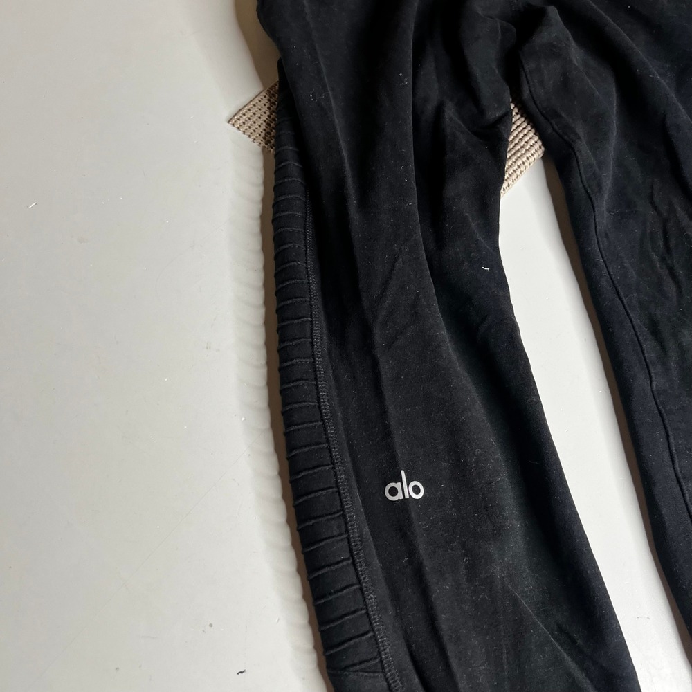 Alo Yoga Moto Jogger Sweatpants Black XS Quilted Knee Zipper Pockets Slim Fit - Picture 5 of 7